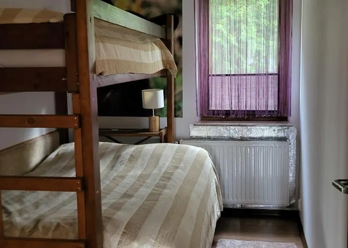 Dom Na Ksiazkowej بيت للعطل